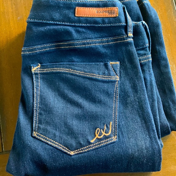 Women’s Express Jeans Size 4R Barely Worn - Picture 1 of 2